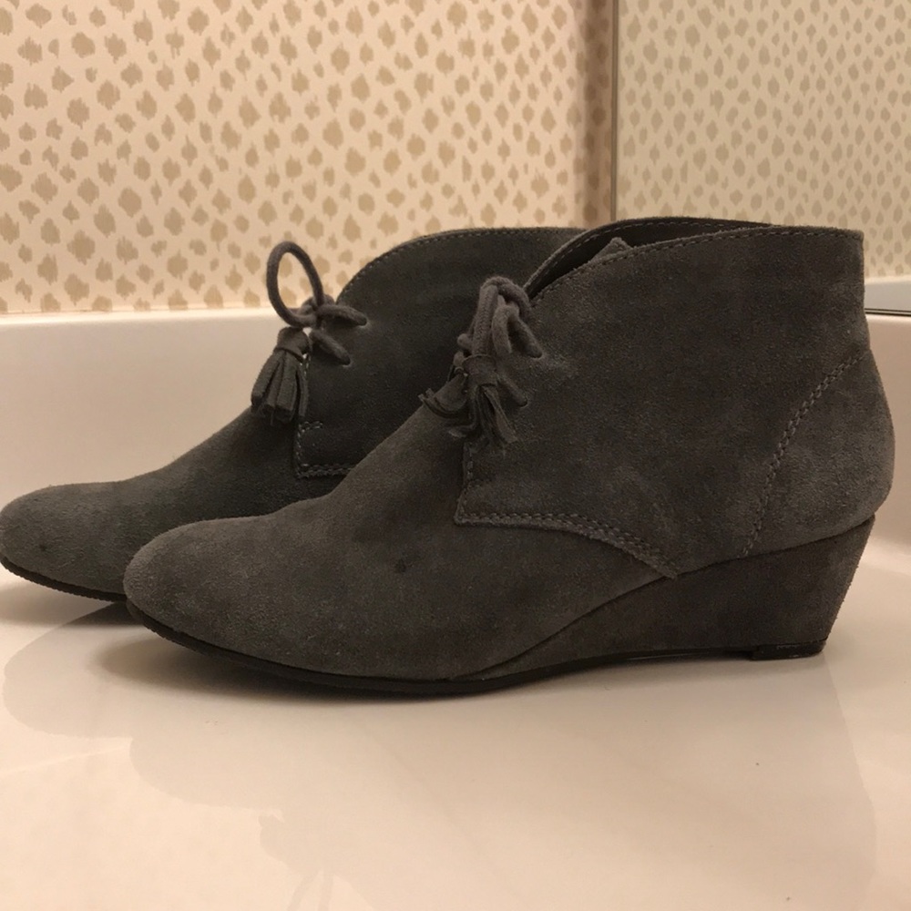 Gray Crown Vintage Wedged Bootie